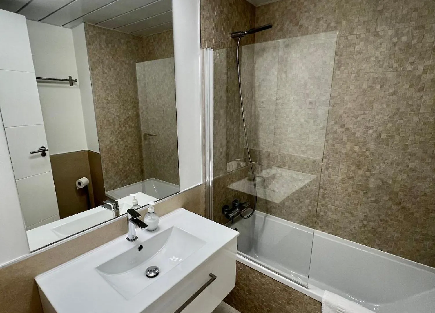 Penthouse Moderne Vue Mer Ideal Pour Sejour En Famille Las Olas Estepona Apartamento